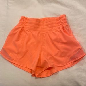 New Lululemon 2.5” high rise Hottie Hot shorts